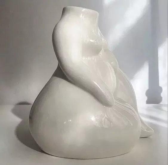 Curvy Body Vase (White)